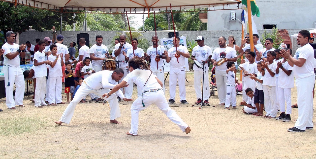 Grupo Realiza Batizado E Troca De Corda De Capoeiristas Em Porto De